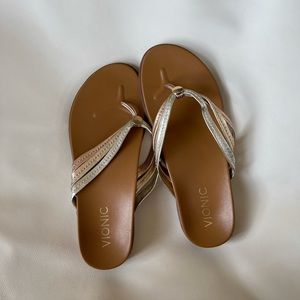 Metallic Catalina vionic flip flops